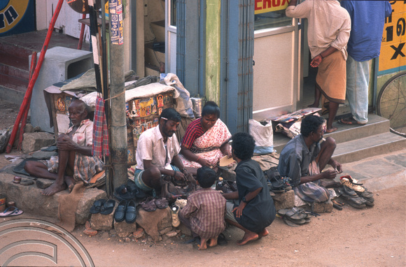 T6529. Street cobblers. Madurai. Tamil Nadu. India. January.1998