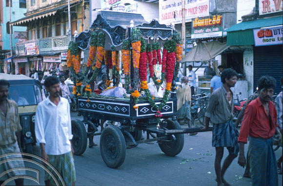 T6585. Funeral procession. Pondicherry. Tamil Nadu India. 28th January 1998