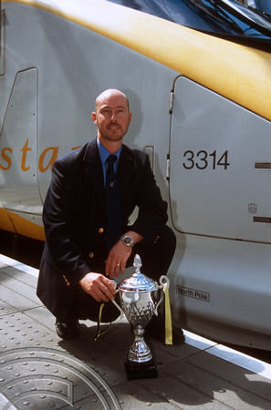 12664. Driver Alan Pears with the trophy. Waterloo International. 30.7.03