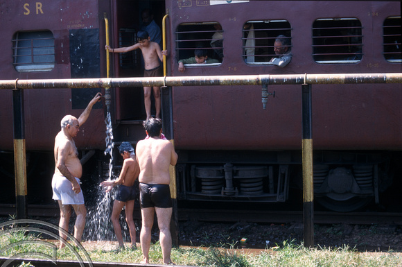 T6310. Passengers take chance to have a shower. Ernakulam Junction. Kerala. India. 27.12.1997
