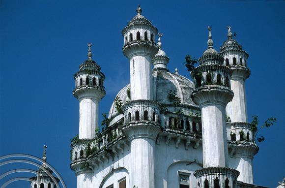 T14445. Dewata-gaha mosque, close up of minarets. Cinnamon Gardens. Colombo. Sri Lanka. 29.12.02
