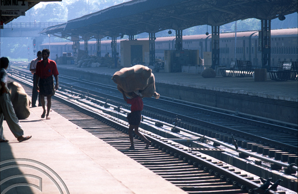 T6361. Porter at the railway station. Trivandrum. Kerala. India. December.1997