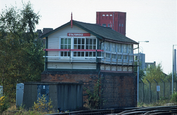 11128. Signalbox. Stalybridge. England. 9.10.02