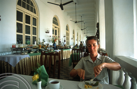T14526. Lynn enjoying breakfast at the Galle Face Hotel. Colombo. Sri Lanka. 30.12.02