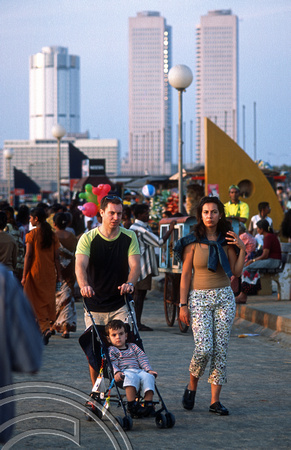 T14514. European couple with young child on Galle Face Green. Colombo. Sri Lanka. 29.12.02