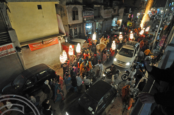 DG69866. Wedding procession. Paharganj. Delhi. India. 11.12.10.