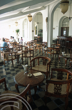 T14530. The Verandah bar at the Galle Face Hotel. Colombo. Sri Lanka. 30.12.02