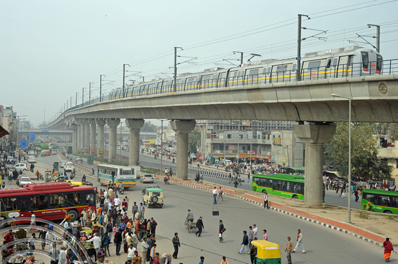 DG75587. Yellow line metro. Azadpur. Delhi. India. 1.3.11.