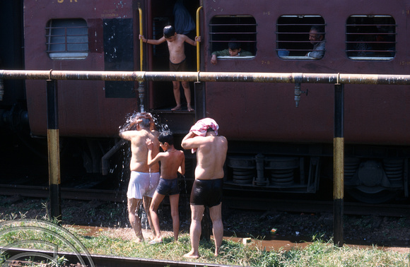 T6311. Passengers take chance to have a shower. Ernakulam Junction. Kerala. India. 27.12.1997