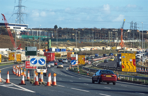 11332. Construction of the rail underpass under the A2. Northfleet. 11.11.2002