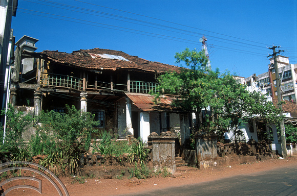 T6015. Ramshackle old Portugese style villa in the regional town. Mapusa. Goa. India. November 1997