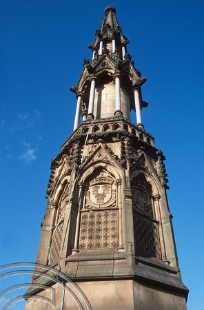 T14287. Monument in Hamilton square. Birkenhead. England. 03.10.02