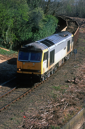 12044. 60069. 6M35. 06.40 Kings Cross - Calvert CTRL spoil train. Harringay Park Junction. 31.03.03