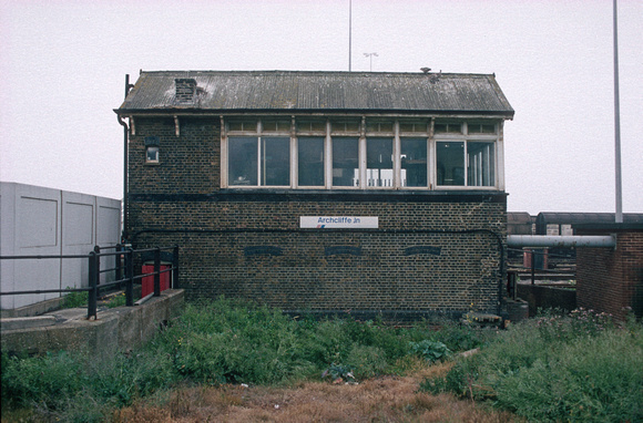 17969. Archcliffe Jn signalbox. Dover. 7.7.95