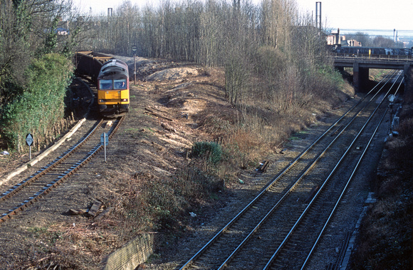 11836. 60045. 6M35, Kings Cross-Calvert CTRL spoil train. Harringay Park Jn. 19.2 2003