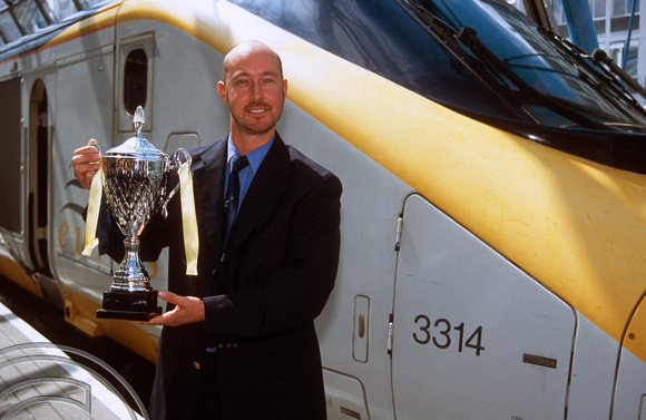 12669. Driver Alan Pears with the trophy. Waterloo International. 30.7.03