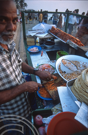 T14520. Man selling snack food on Galle Face Green. Colombo. Sri Lanka. 29.12.02