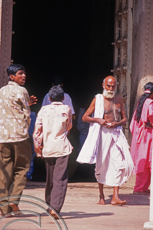 T6551. Pilgrims inside the temple. Srirangam temple. Trichy. Tamil Nadu India. January 1998