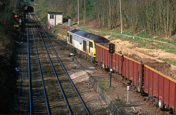 12048. 60069. 6M35. 06.40 Kings Cross - Calvert CTRL spoil train. Harringay Park Junction. 31.03.03