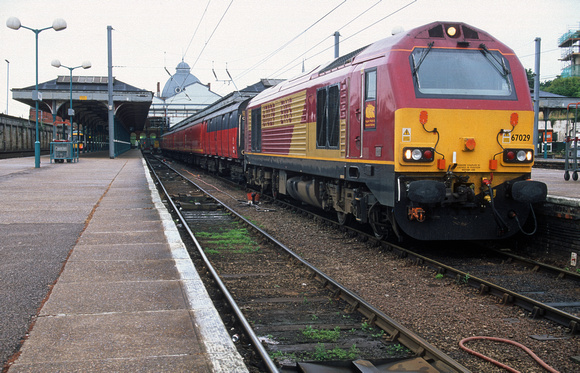 12440. 67029. Waits with 1M62, the doomed 21.59 Norwich - London TPO. Norwich. 17.7.03