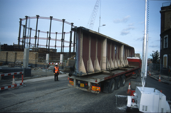 11256. Lorry taking away an eastern deck span. St Pancras. 26.10.2002