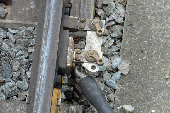 DG176805. Conductor rail hook switch. Guildford. 23.4.14.
