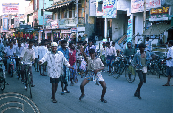 T6584. Funeral procession. Pondicherry. Tamil Nadu India. 28th January 1998