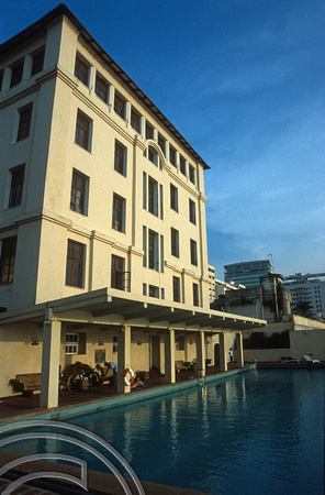 T14487. Swimming pool at the Galle Face Hotel. Colombo. Sri Lanka. 29.12.02