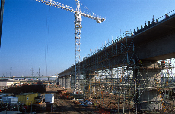 11943. The 1km long Aveley viaduct is slowly extended towards the QE2 bridge. Purfleet 17.3.03.