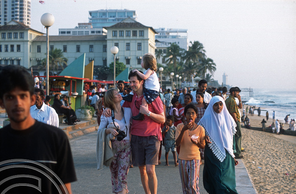 T14507. European couple with young child on Galle Face Green. Colombo. Sri Lanka. 29.12.02