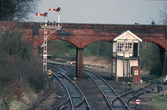 3760. The signalbox and semaphores. Reedham Junction. 02.04.94