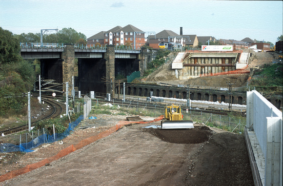 11290. Building an embankment to the CTRL portal. Kings Cross Goods Yard. London. 28.10.2002
