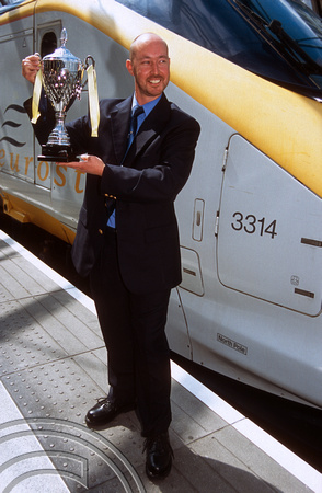12667. Driver Alan Pears with the trophy. Waterloo International. 30.7.03