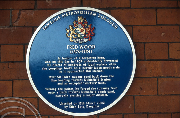 11125. Plaque celebrating the actions of Fred Wood. Stalybridge. England. 9.10.02