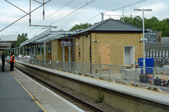 DG162672. New platform. Finsbury Park. 7.10.13.