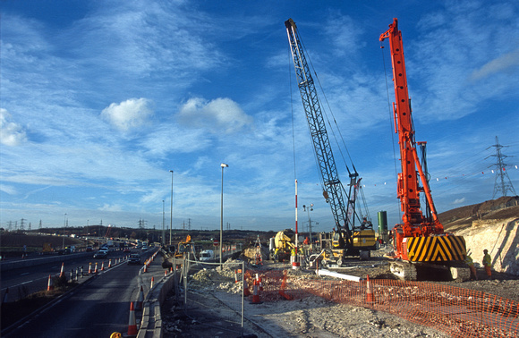 11337. Construction of the rail underpass under the A2. Northfleet. 11.11.2002