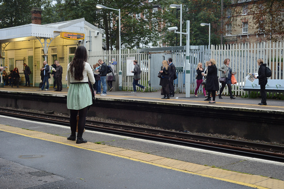DG162126. Waiting pax. Gipsy Hill station. 2.10.13.