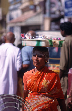 T6449. Woman hawker with aher stall on her head. Madurai. India. January.1998