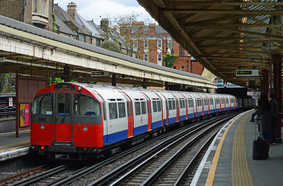 DG243554. Piccadilly line train. Barons Court. London. 25.4.16