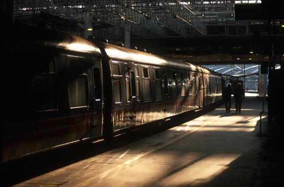11781. 1880 bathed in sunlight as passengers look for a seat. Waterloo. 18.2.2003