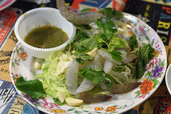 DG262381. Raw prawns salad at The Gun. Rambutri. Bangkok. Thailand. 08.1.17