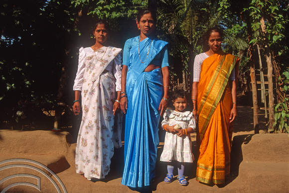 T4536. The Gawade in-laws. Maharasthra. India. December 1993.