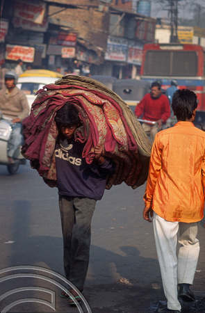 T4591. Carrying a load. Paharganj. Old Delhi. India. January 1994.