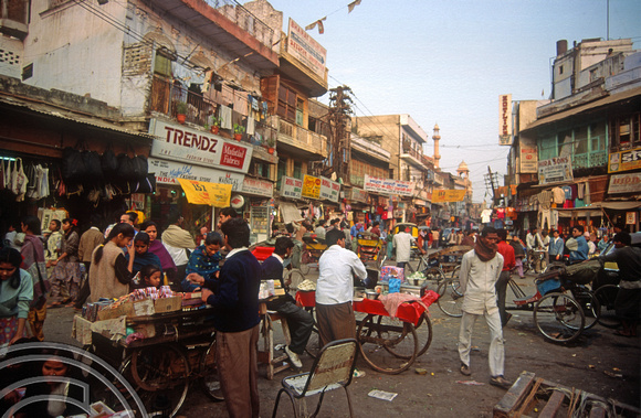 T4601. Streetlife. Paharganj. Old Delhi. India. January 1994.