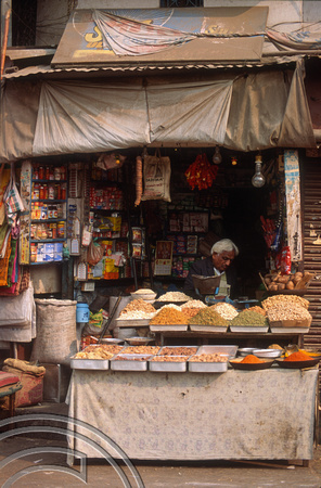 T4604. Shop in the Paharganj. Old Delhi. India. January 1994.