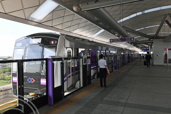 DG262582. Purple line train. Khlong Bang Phai. Thailand. 11.1.16