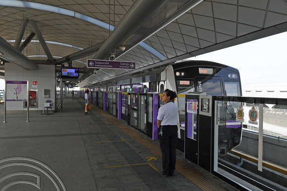 DG262586. Purple line train. Khlong Bang Phai. Thailand. 11.1.16