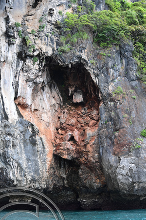 DG263259. Limestone cliffs Krabi. Thailand. 22.1.17