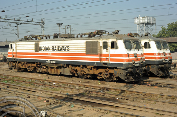DG70199. WAP 5 No 3009 and 3005. Lucknow. India. 15.12.10.