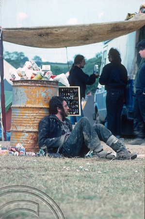 T02758. Resting. Glastonbury festival. June 1990